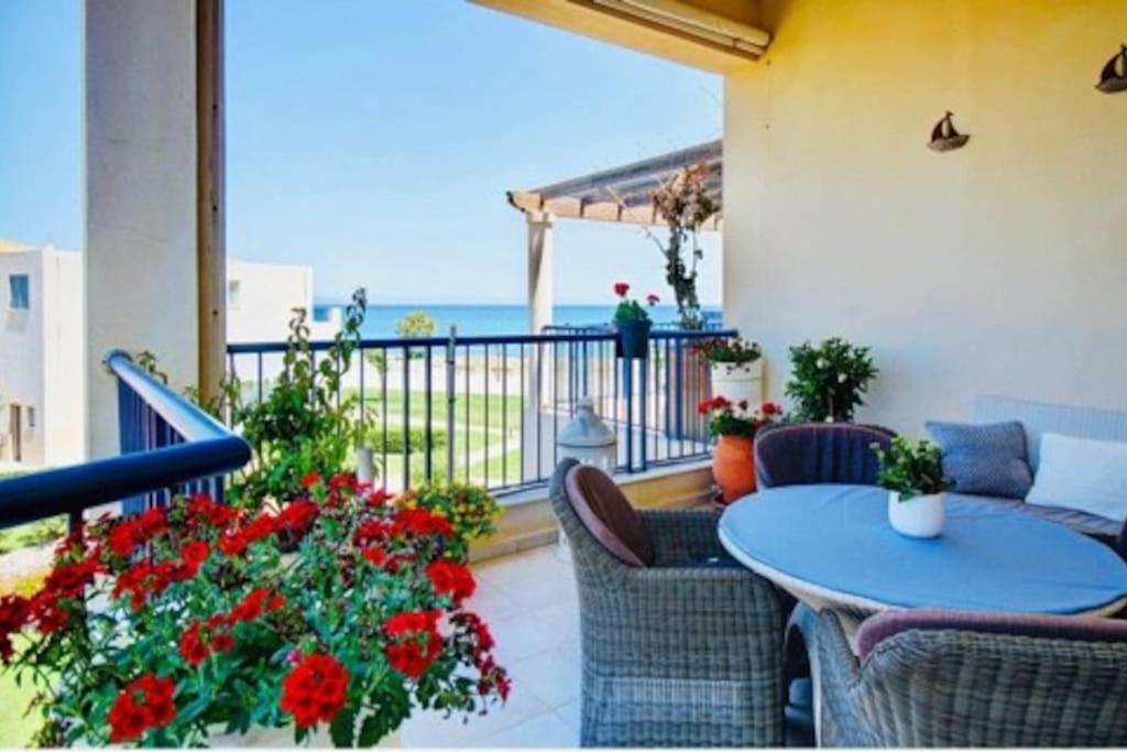 Odyssey Beach Front Apartment ハニア エクステリア 写真
