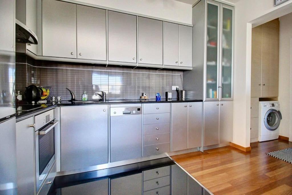 Odyssey Beach Front Apartment ハニア エクステリア 写真