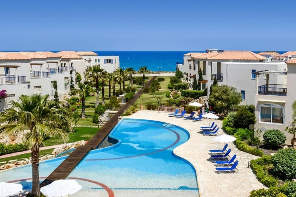 Odyssey Beach Front Apartment ハニア エクステリア 写真