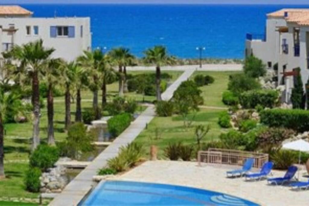 Odyssey Beach Front Apartment ハニア エクステリア 写真